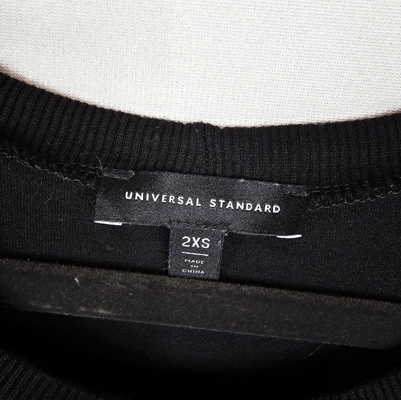 Universal Standard Aimee Liquid Jersey Rib Hem Tee - Black - Picture 4 of 7